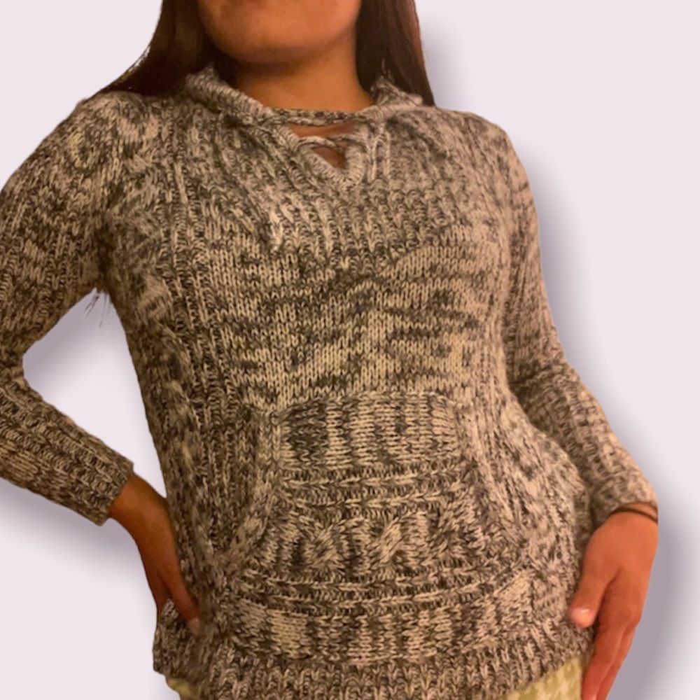 FOREVER 21 - Knitted Wool Hoodies / Size M / Black & White